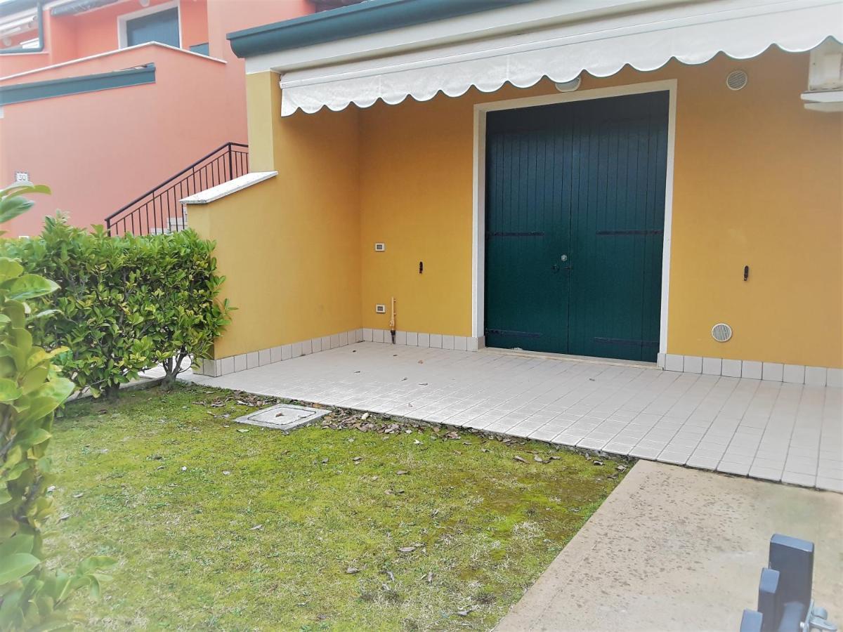 Iris 20 In Posizione Strategica, Indipendente, All'Interno Del Villaggio Dei Fiori カオルレ エクステリア 写真