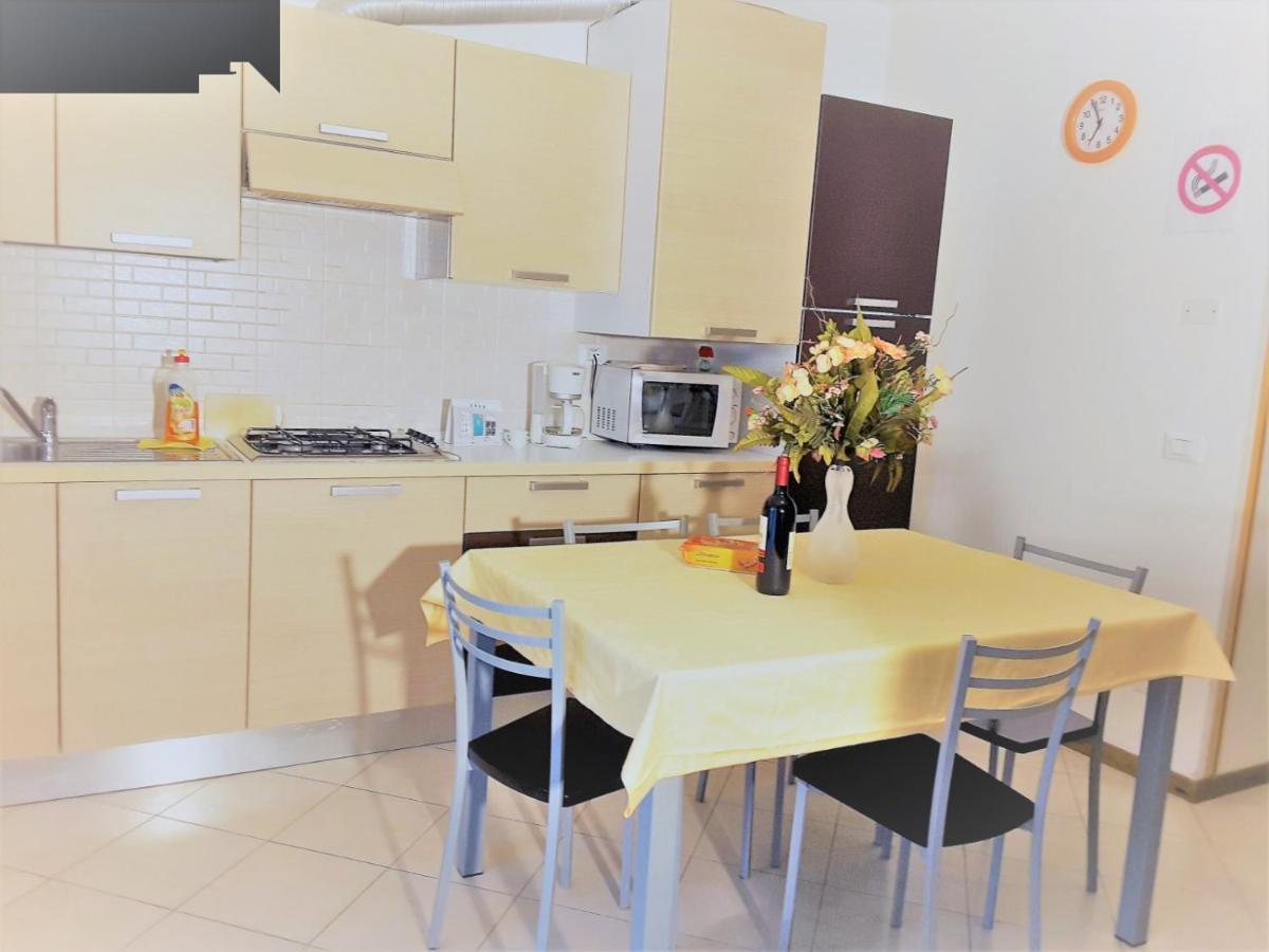 Iris 20 In Posizione Strategica, Indipendente, All'Interno Del Villaggio Dei Fiori カオルレ エクステリア 写真